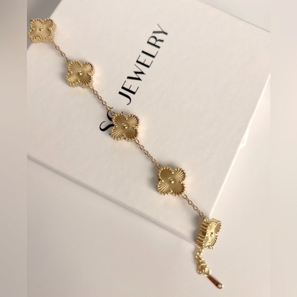 Gold Color Clover Bracelet 5 Motif Clover Leaf - Picture 5 of 10